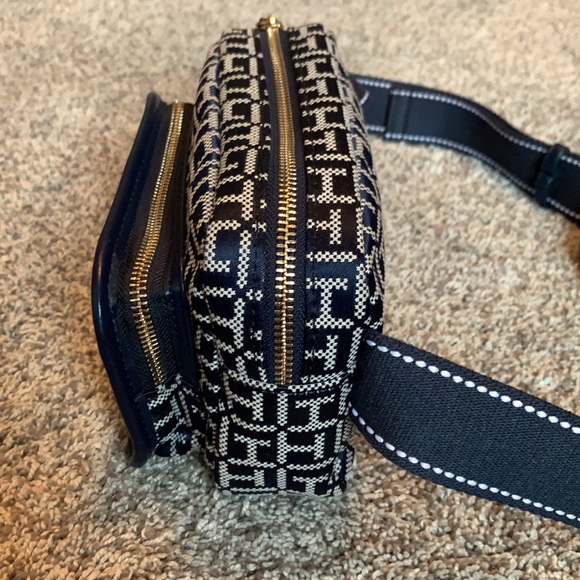 Tommy Hilfiger Fanny Pack - Picture 2 of 16